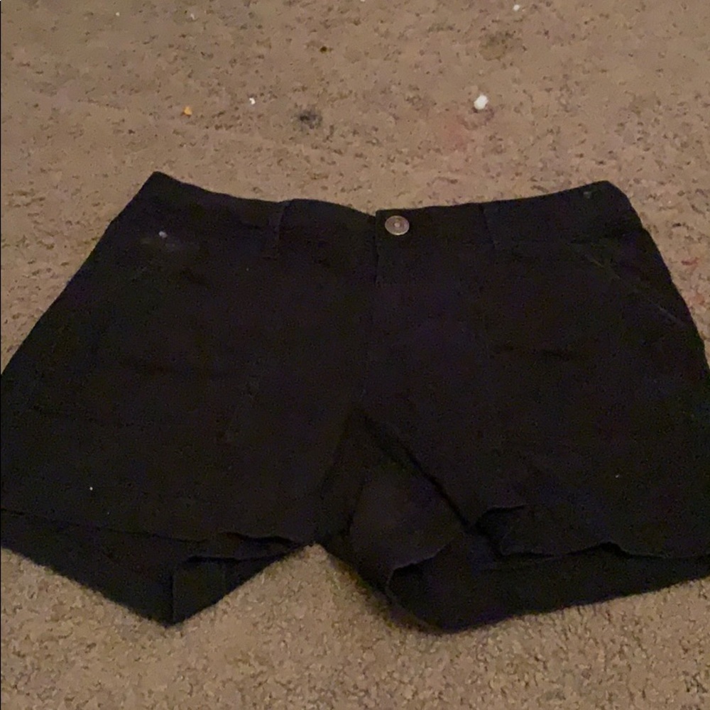 Jean shorts goes to upper to mid thigh